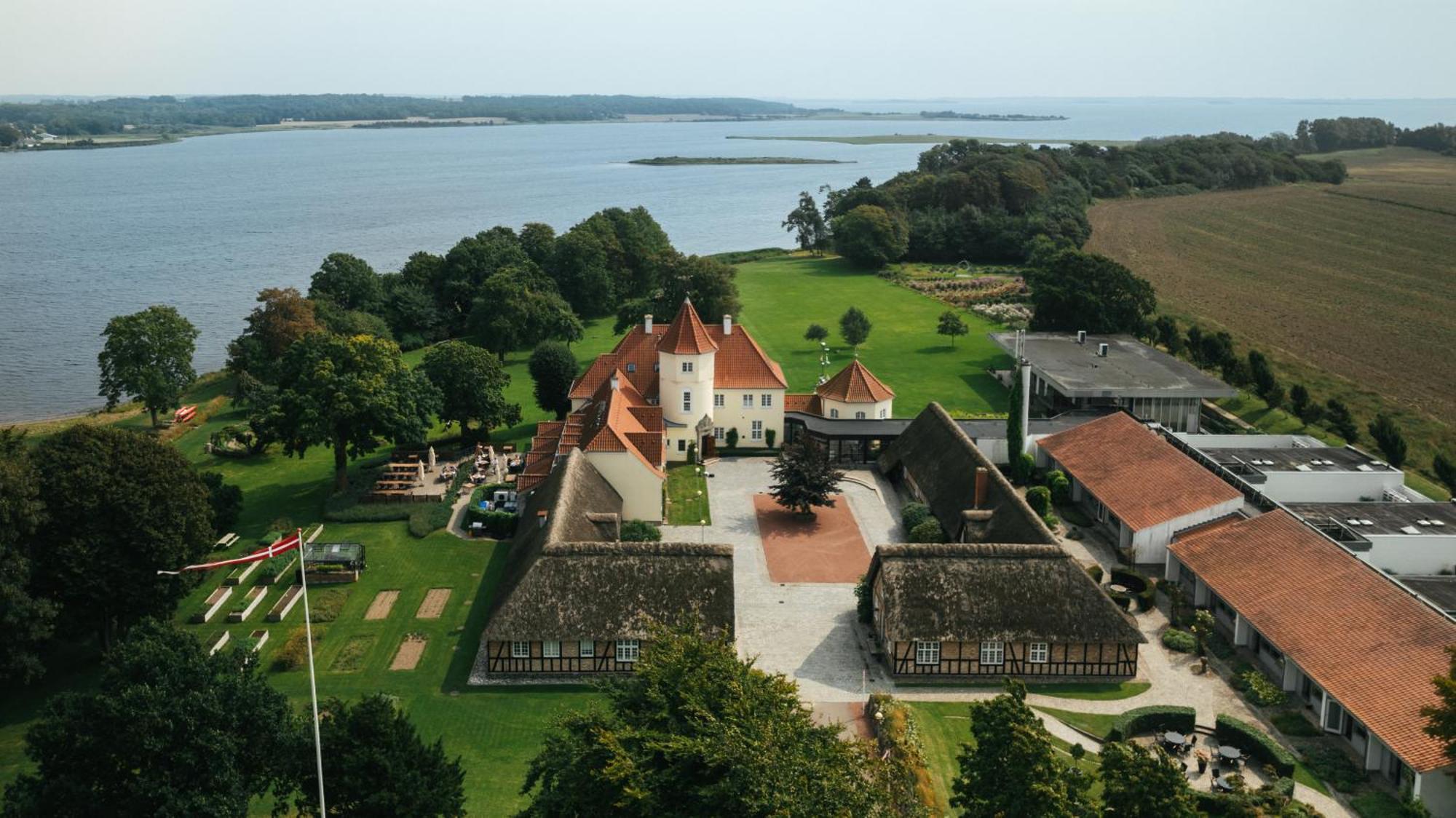 Gl. Avernaes Sinatur Hotel & Konference Ebberup Екстериор снимка